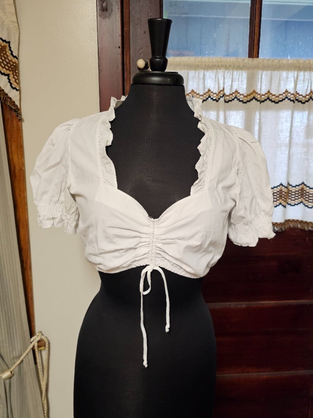 Vintage White Landhaus Oktoberfest Dirndl Undershirt Crop Top Size US 8 / EU 36